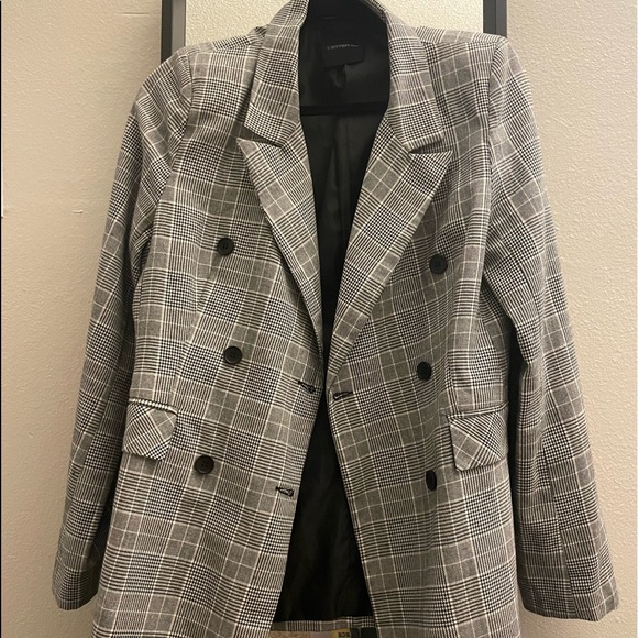 Blazer - Picture 3 of 8